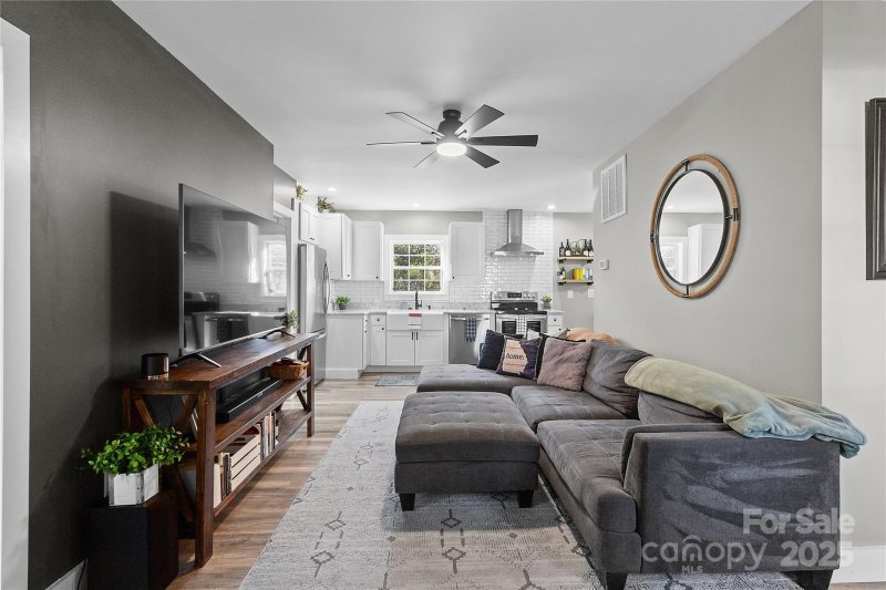 Property image 4 of 1522 Princess Place in Regal Heights, Charlotte, NC 28208