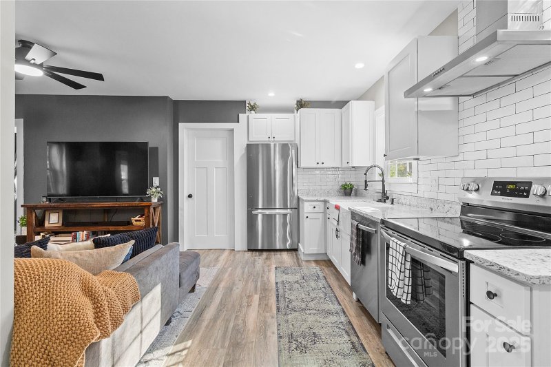 Property image 5 of 1522 Princess Place in Regal Heights, Charlotte, NC 28208