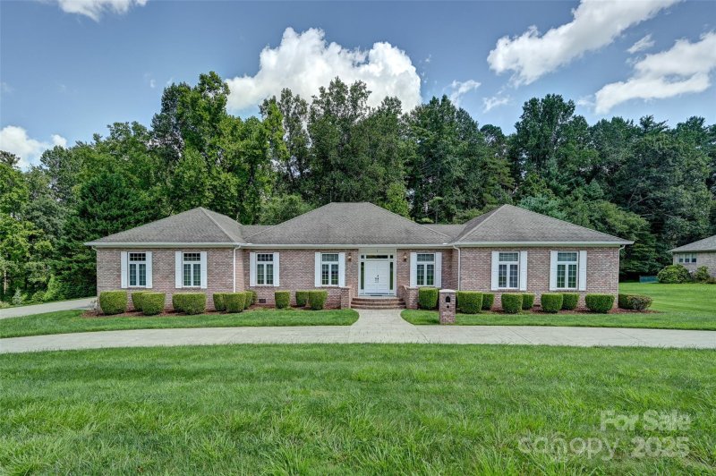 Property image 2 of 7 Ashley Place in Ashley Place, Hendersonville, NC 28739