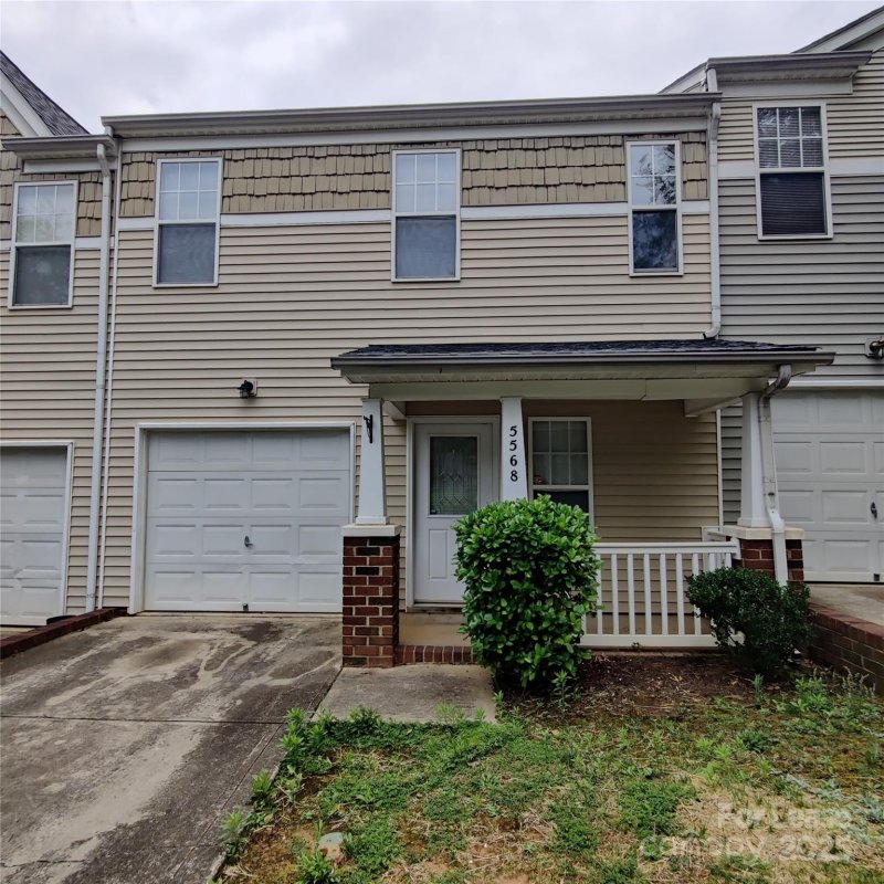 5568 Franklin Springs Circle