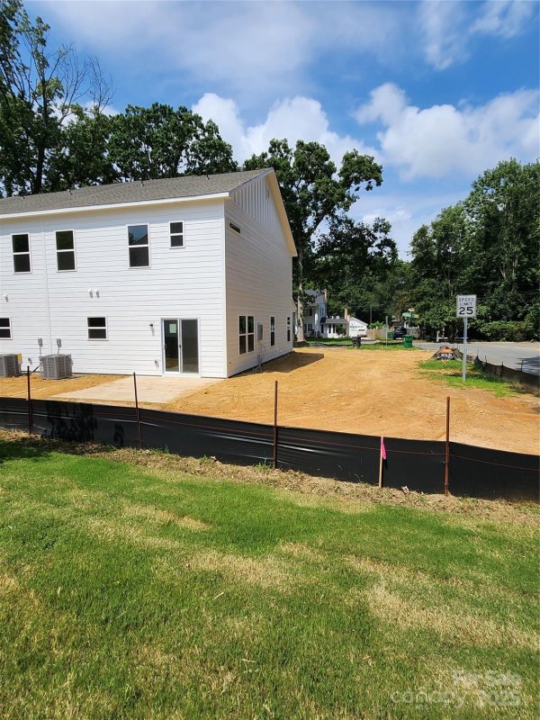 Property image 3 of 2028 Mandarin Boulevard in Oakhurst, Charlotte, NC 28205