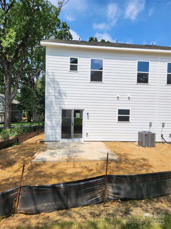 Property image 2 of 2032 Mandarin Boulevard in Oakhurst, Charlotte, NC 28205