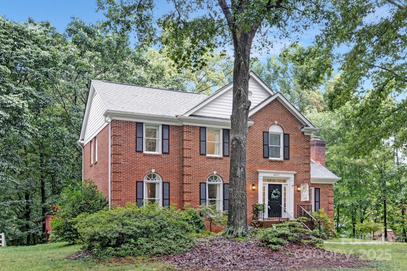 Property image 2 of 8217 Lansford Road in Providence West, Charlotte, NC 28277
