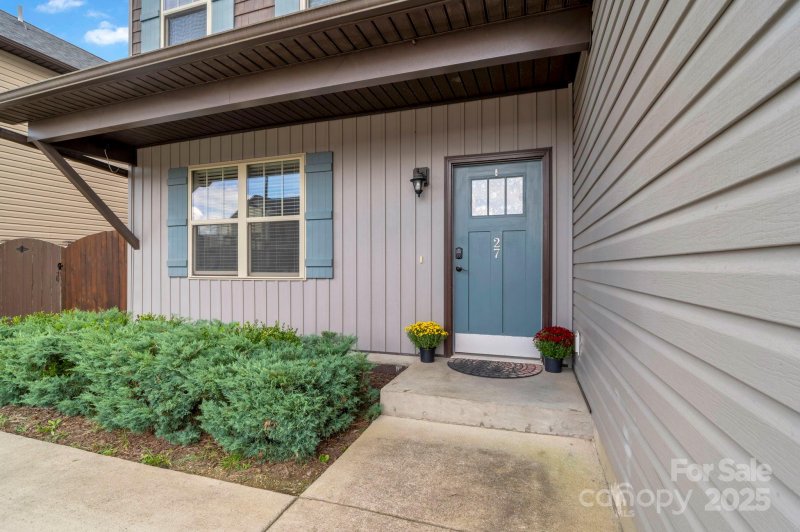 Property image 5 of 27 Mann Lane in Sycamore Cottages, Fletcher, NC 28732