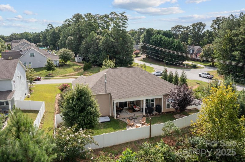 Property image 2 of 7113 Spyglass Ridge Drive in Covington at Lake Norman, Denver, NC 28037