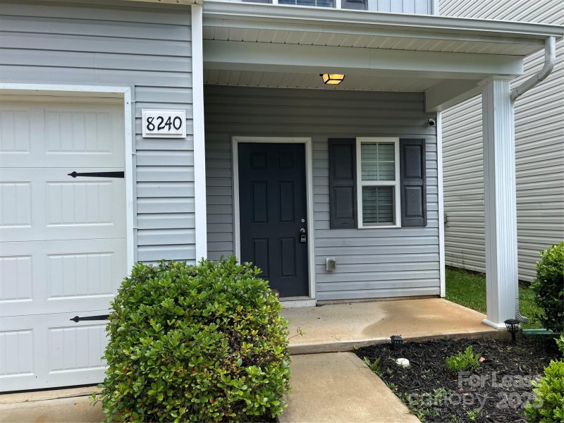 Property image 2 of 8240 Paw Valley Lane in Paw Creek Village, Charlotte, NC 28214