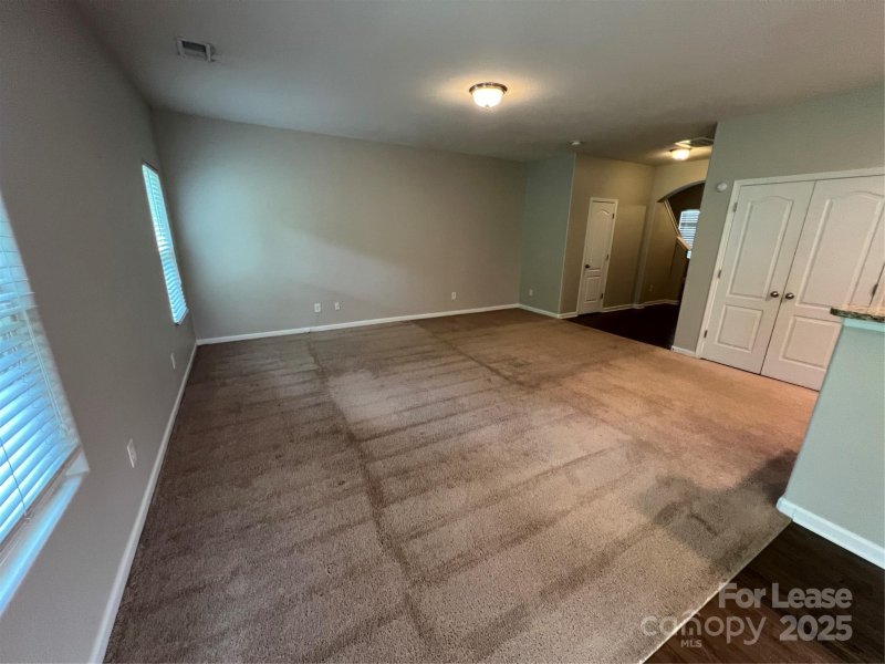 Property image 5 of 8240 Paw Valley Lane in Paw Creek Village, Charlotte, NC 28214