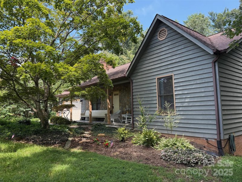 Country Retreat, Morganton Community