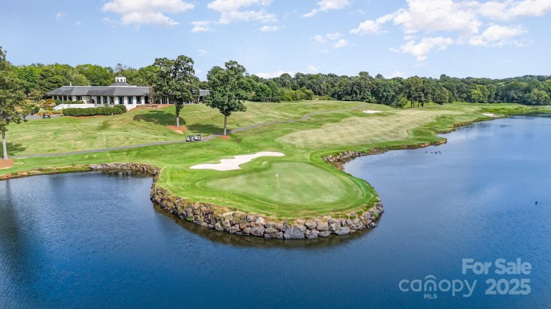 Property image 4 at 7212 Governors Row, Charlotte, NC 28277