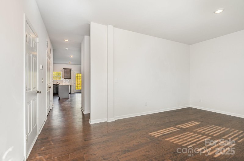 Property image 2 of 10630 Bradstreet Commons Way in Lanier Village, Charlotte, NC 28215