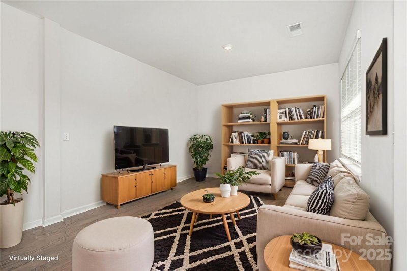 Property image 3 of 10630 Bradstreet Commons Way in Lanier Village, Charlotte, NC 28215