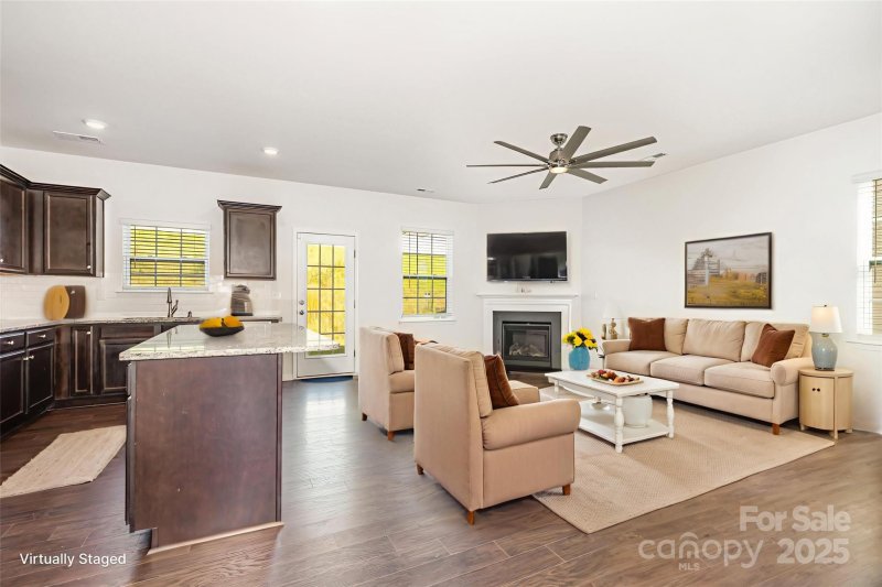 Property image 4 of 10630 Bradstreet Commons Way in Lanier Village, Charlotte, NC 28215