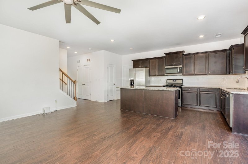 Property image 5 of 10630 Bradstreet Commons Way in Lanier Village, Charlotte, NC 28215