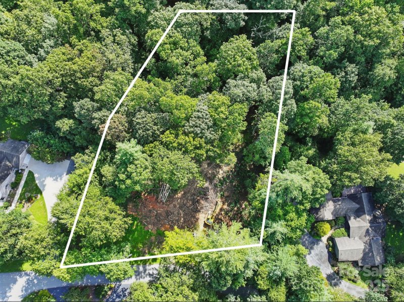 Property image 3 at 2 Riding Gate Road, Hendersonville, NC 28791