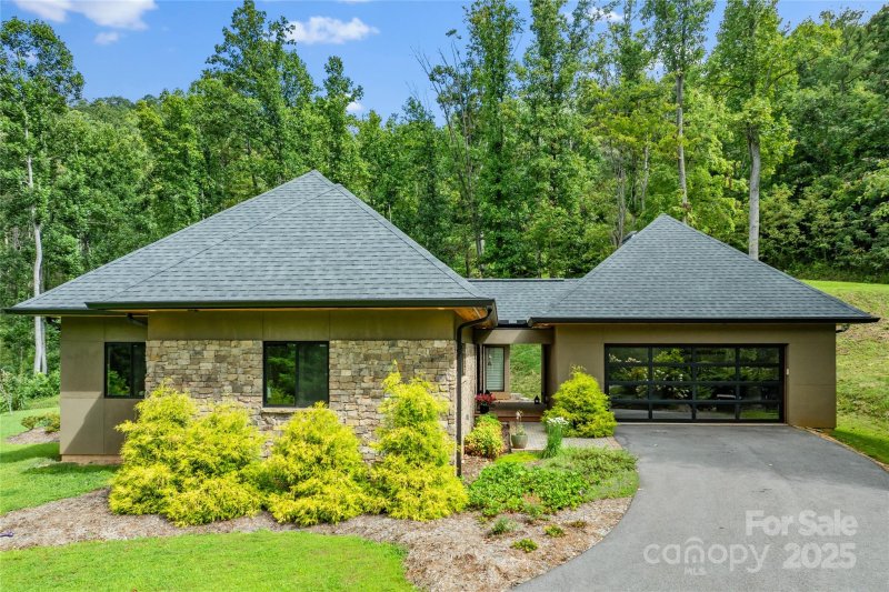 Property image 4 at 14 Starling Pass, Asheville, NC 28804