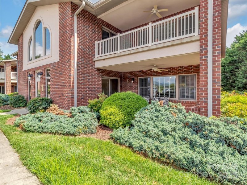 1465 S Lakeshore Drive