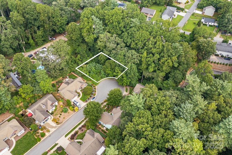 Property image 5 of 14 Catalina Court in Bradford Park, Asheville, NC 28806