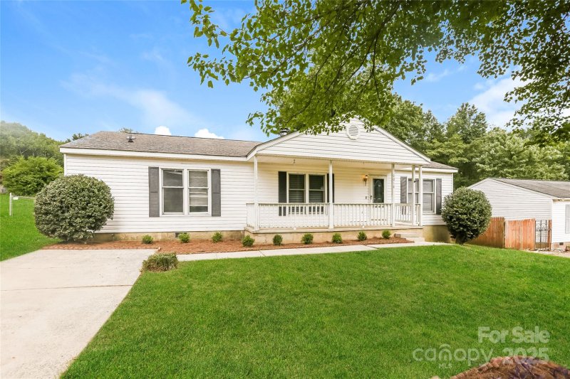 Property image 2 at 6010 Amberly Lane, Charlotte, NC 28213