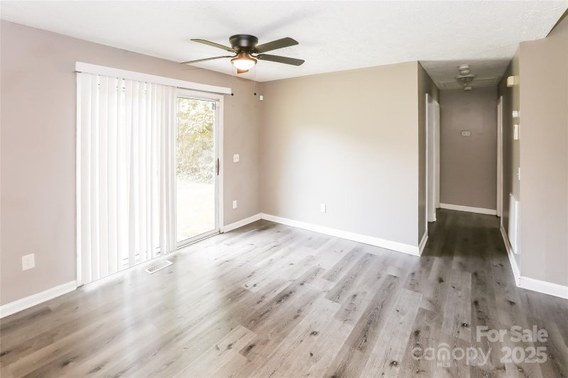 Property image 3 at 6010 Amberly Lane, Charlotte, NC 28213