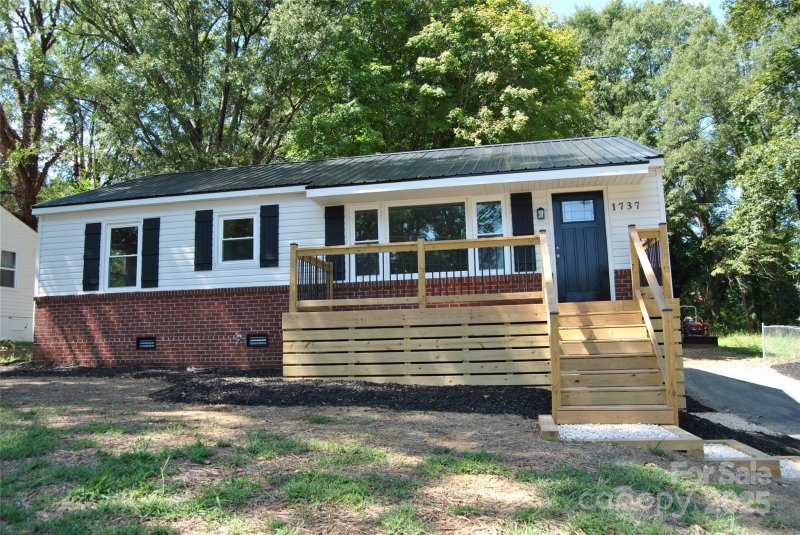 Property image 2 of 1737 Findlay Street in All American Park, Gastonia, NC 28052