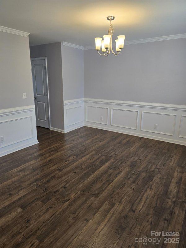 Property image 4 of 9812 Wardley Drive in Lanier Village, Charlotte, NC 28215