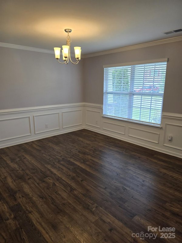 Property image 5 of 9812 Wardley Drive in Lanier Village, Charlotte, NC 28215