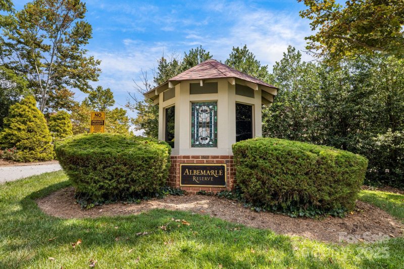 Property image 4 of 28 Trafalgar Circle in Albemarle Reserve, Asheville, NC 28805