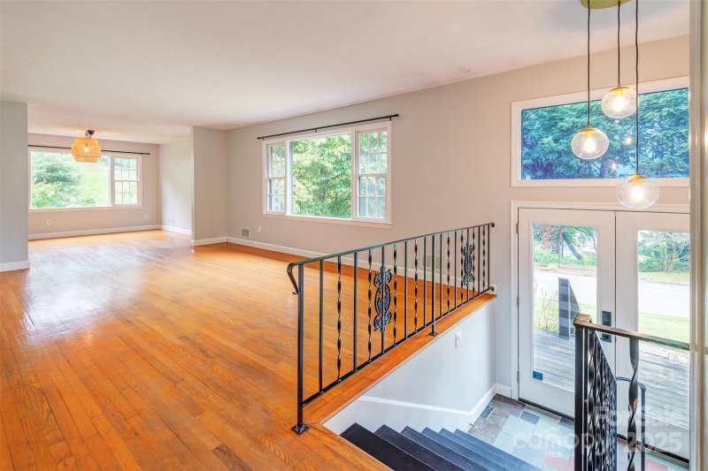 Property image 4 of 16 Beechwood Road in Redwood Forest, Asheville, NC 28805