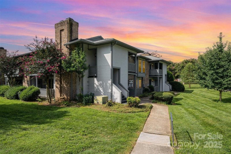 Harris Lake, Charlotte Community