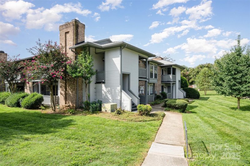 Property image 2 of 5828 Harris Grove Lane in Harris Lake, Charlotte, NC 28212