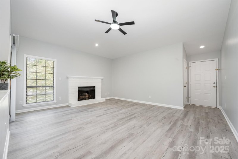 Property image 5 of 5828 Harris Grove Lane in Harris Lake, Charlotte, NC 28212