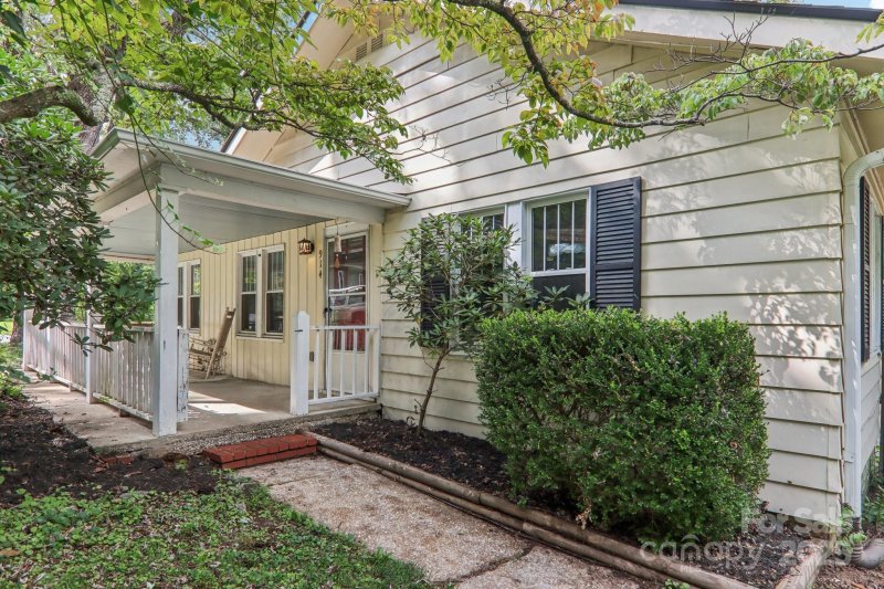 Property image 2 of 914 White Pine Drive in Laurel Park Estates, Hendersonville, NC 28739