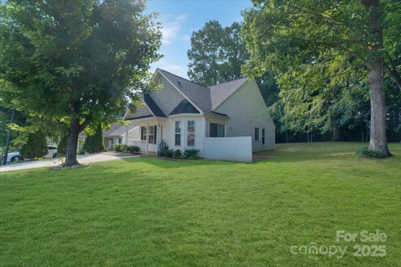 Property image 3 of 8421 Kings Creek Drive in Kings Creek, Charlotte, NC 28273