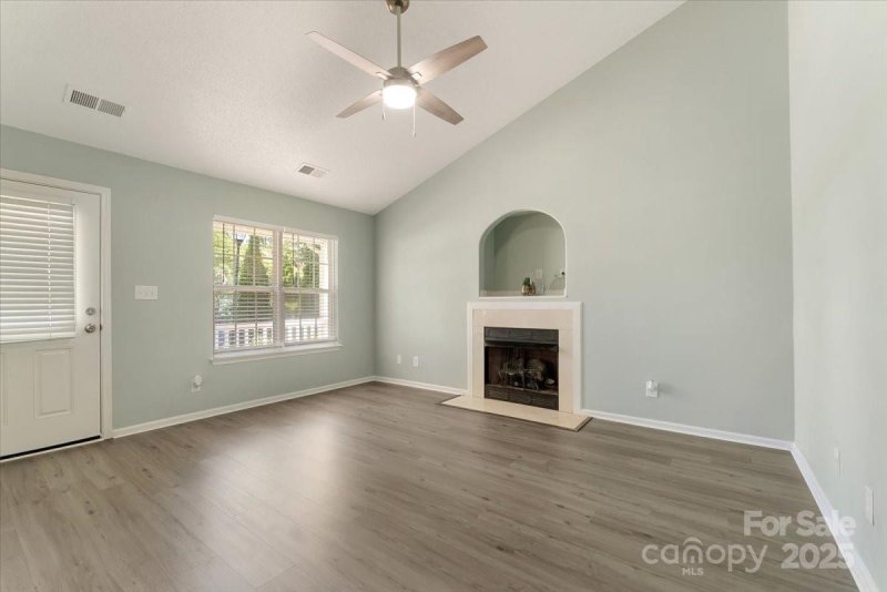 Property image 5 of 8421 Kings Creek Drive in Kings Creek, Charlotte, NC 28273