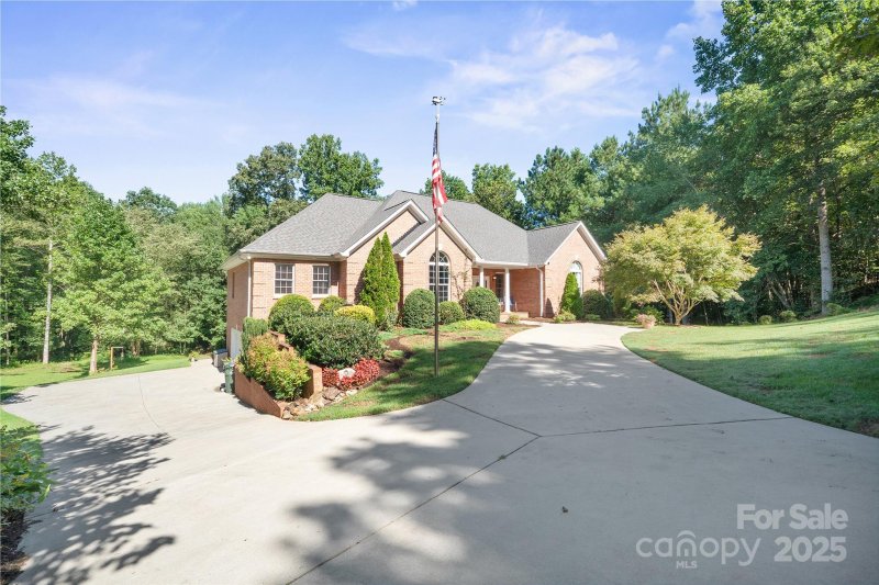 Property image 3 at 5025 Woodwinds Drive, Hickory, NC 28601