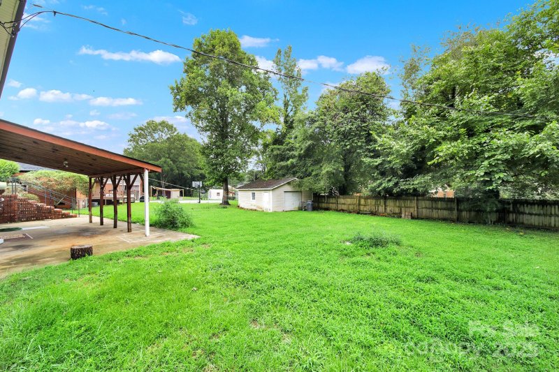 Property image 4 of 5300 Grafton Drive in Shannon Park, Charlotte, NC 28215