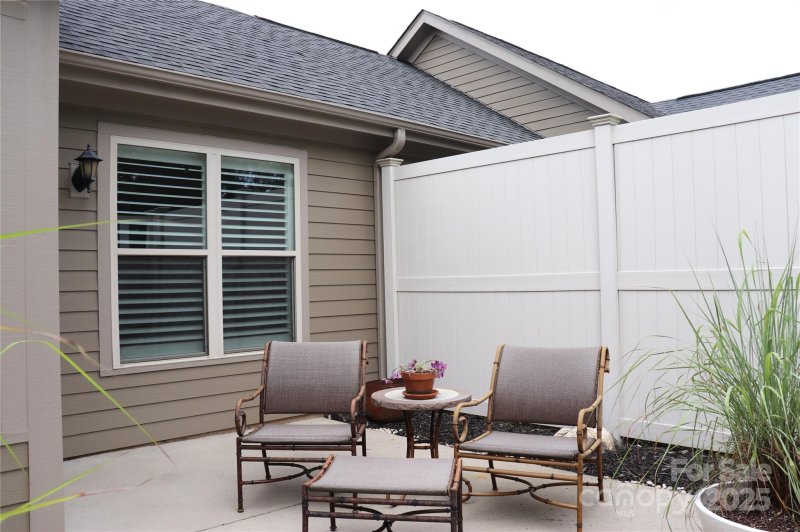 Property image 5 of 805c Wynnshire Drive in Wynnshire Ridge, Hickory, NC 28601