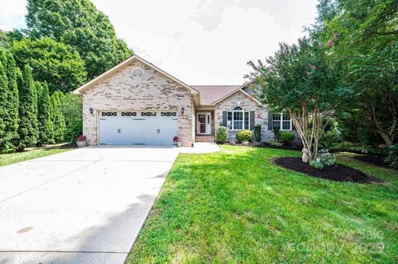 1537 34th Avenue Lane