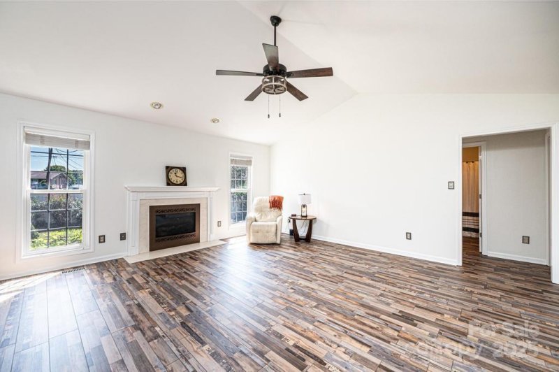 Property image 3 at 1537 34th Avenue Lane, Hickory, NC 28601