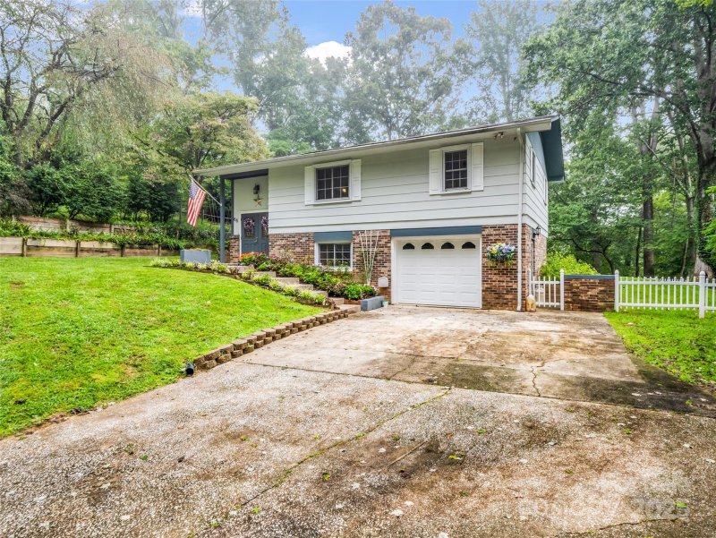 Property image 3 of 66 Barberry Heights Drive in Barberry Heights, Brevard, NC 28712