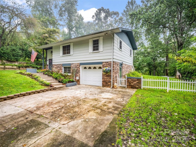 Property image 4 of 66 Barberry Heights Drive in Barberry Heights, Brevard, NC 28712