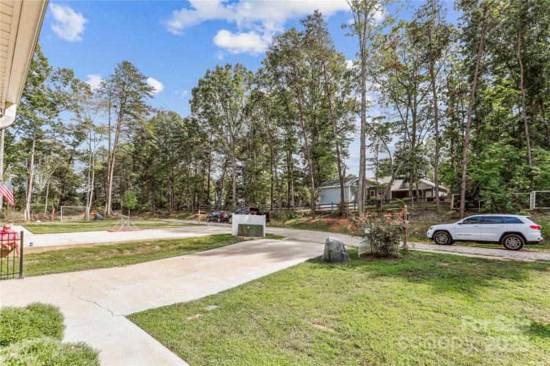 Property image 3 at 7617 Red Robin Trail, Denver, NC 28037