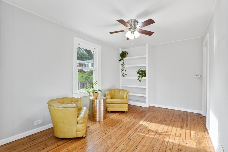 Property image 2 of 364 State Street in West Asheville, Asheville, NC 28806