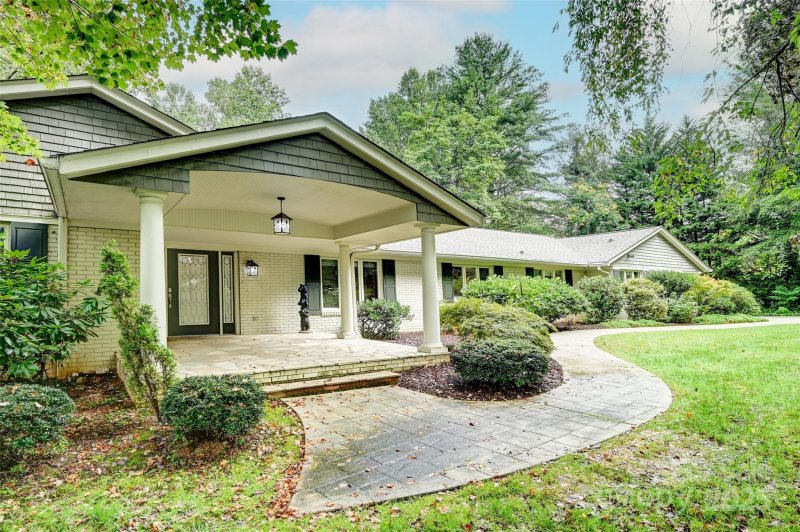 Property image 2 of 415 Vanderbilt Road in Biltmore Forest, Asheville, NC 28803