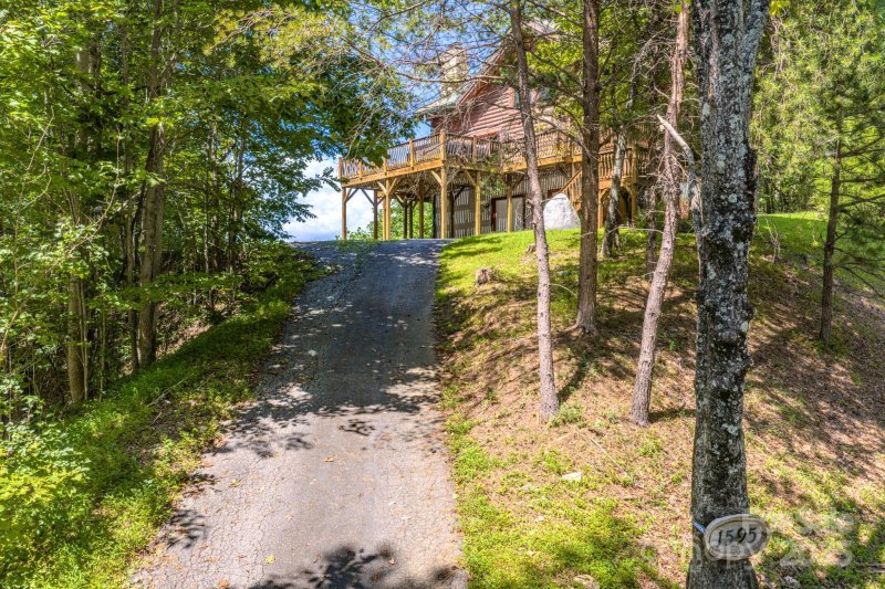 Property image 5 of 1595 Grants Mountain Road in Grants Mountain Estates, Marion, NC 28752