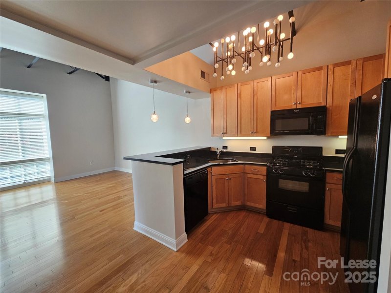 Property image 5 at 3920 Sharon Road, Charlotte, NC 28211