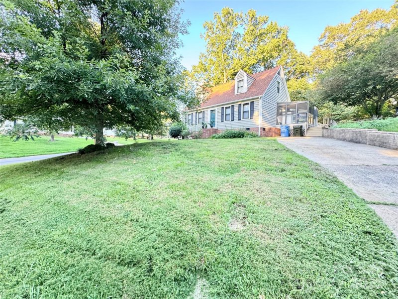 Property image 4 of 10301 Stornoway Court in Heathergate, Mint Hill, NC 28227