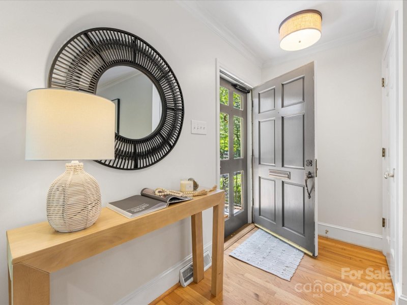 Property image 4 of 2118 Sharon Road in Myers Park, Charlotte, NC 28207