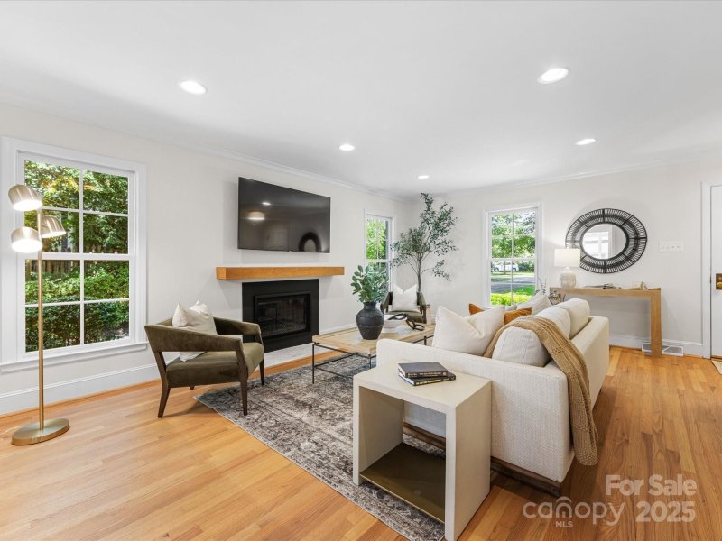 Property image 5 of 2118 Sharon Road in Myers Park, Charlotte, NC 28207