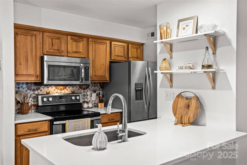 Property image 3 of 413 W 8th Street in Fourth Ward, Charlotte, NC 28202